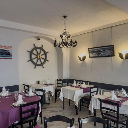 Logis Hotel Les Chardons Bleus Restaurant Le Bistrot De La Mer Роскофф Екстер'єр фото