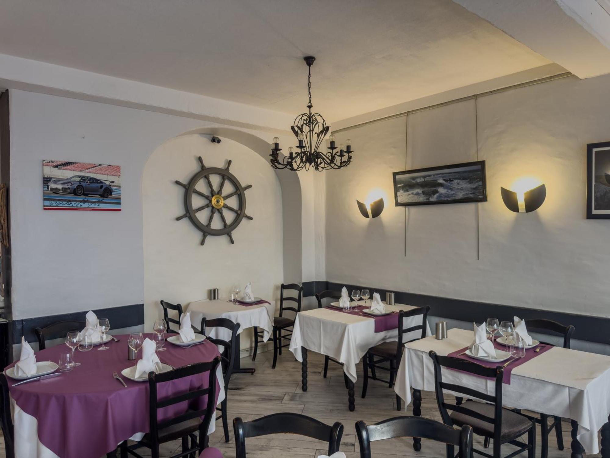 Logis Hotel Les Chardons Bleus Restaurant Le Bistrot De La Mer Роскофф Екстер'єр фото