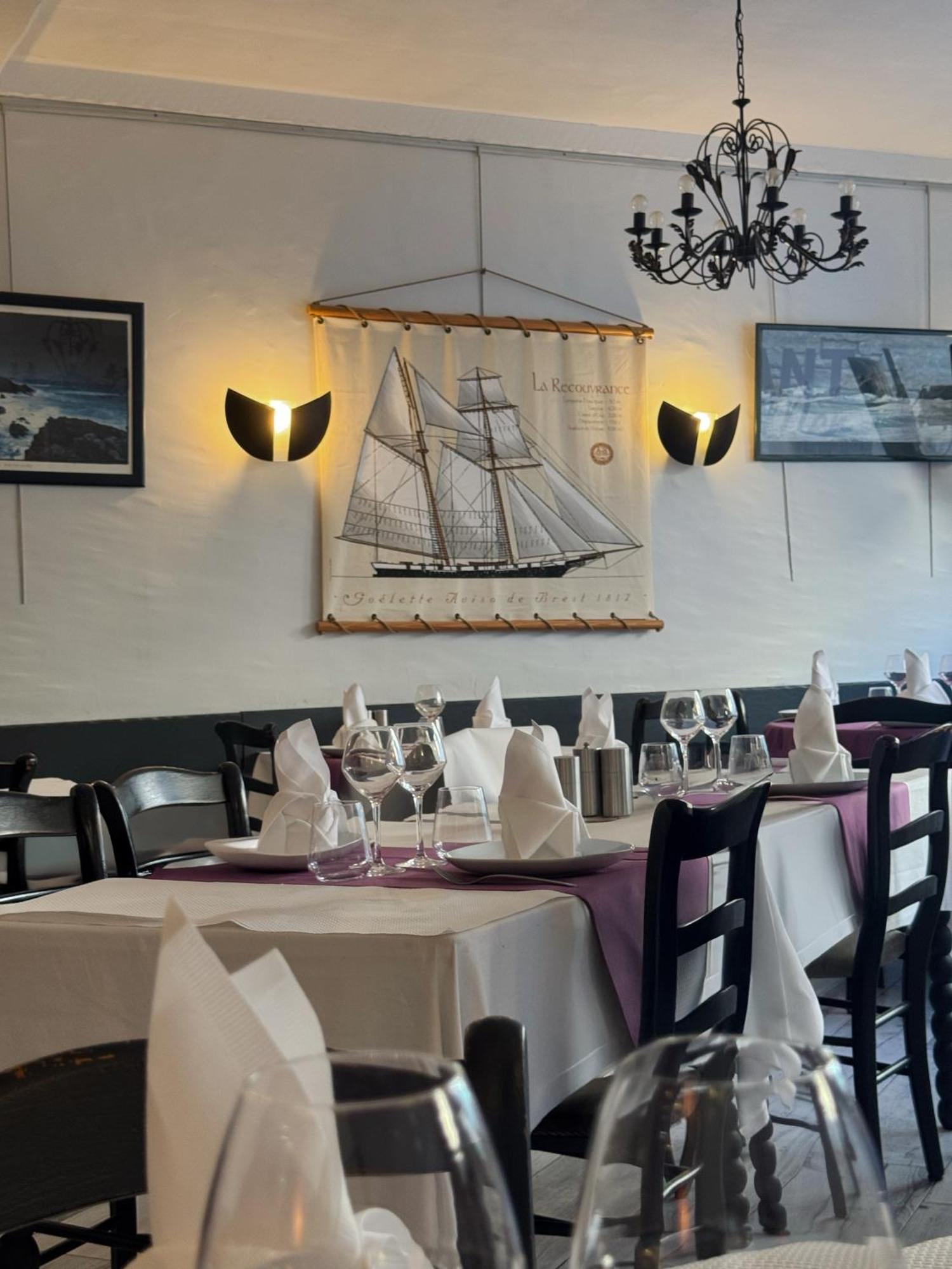 Logis Hotel Les Chardons Bleus Restaurant Le Bistrot De La Mer Роскофф Екстер'єр фото