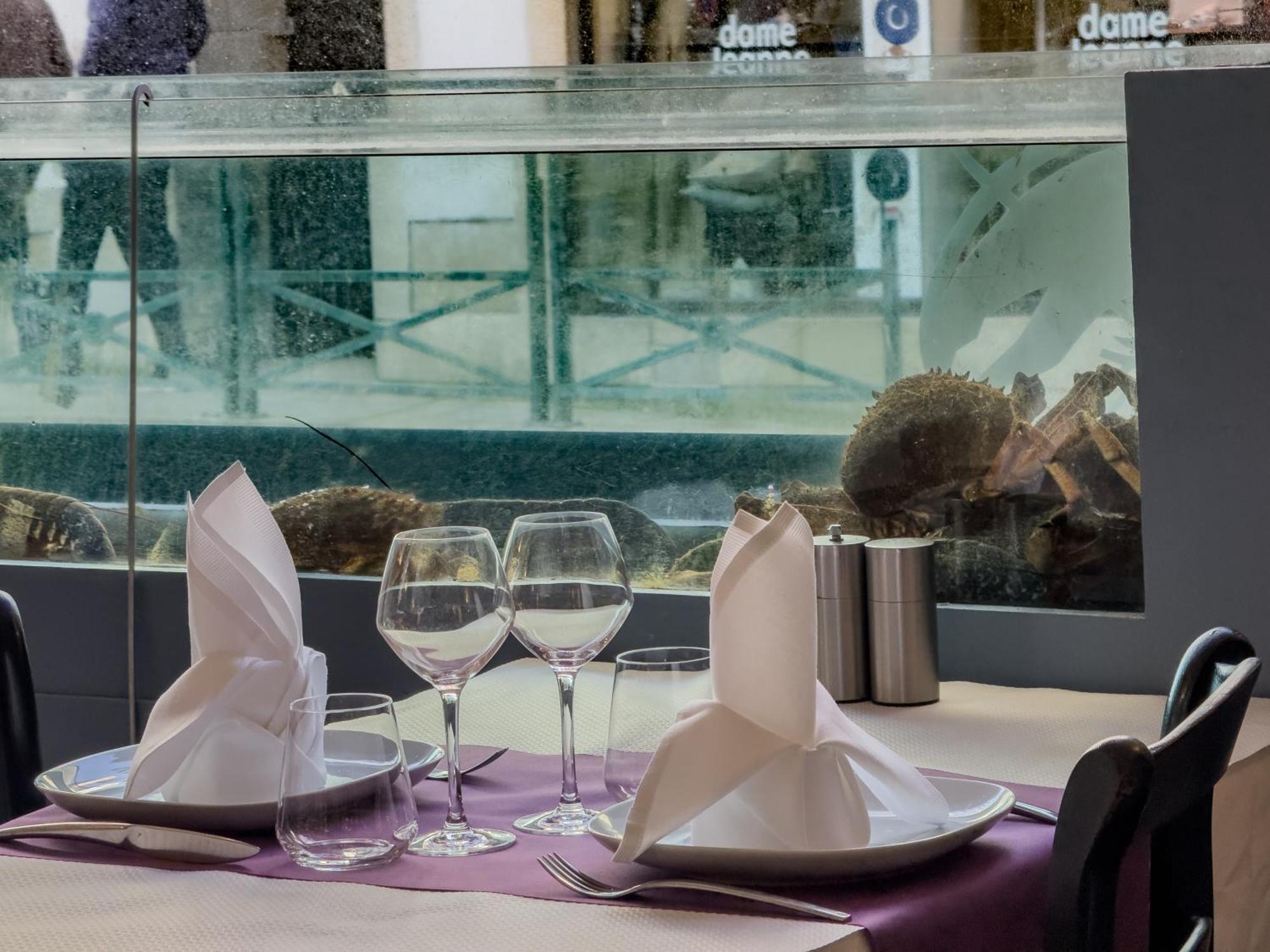 Logis Hotel Les Chardons Bleus Restaurant Le Bistrot De La Mer Роскофф Екстер'єр фото