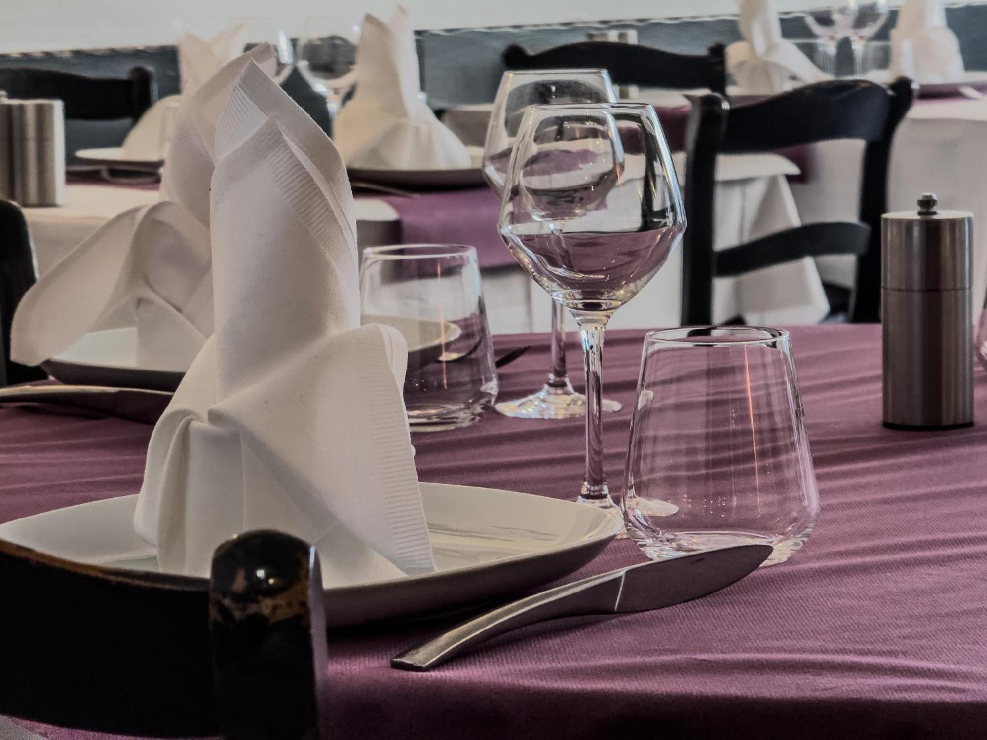 Logis Hotel Les Chardons Bleus Restaurant Le Bistrot De La Mer Роскофф Екстер'єр фото