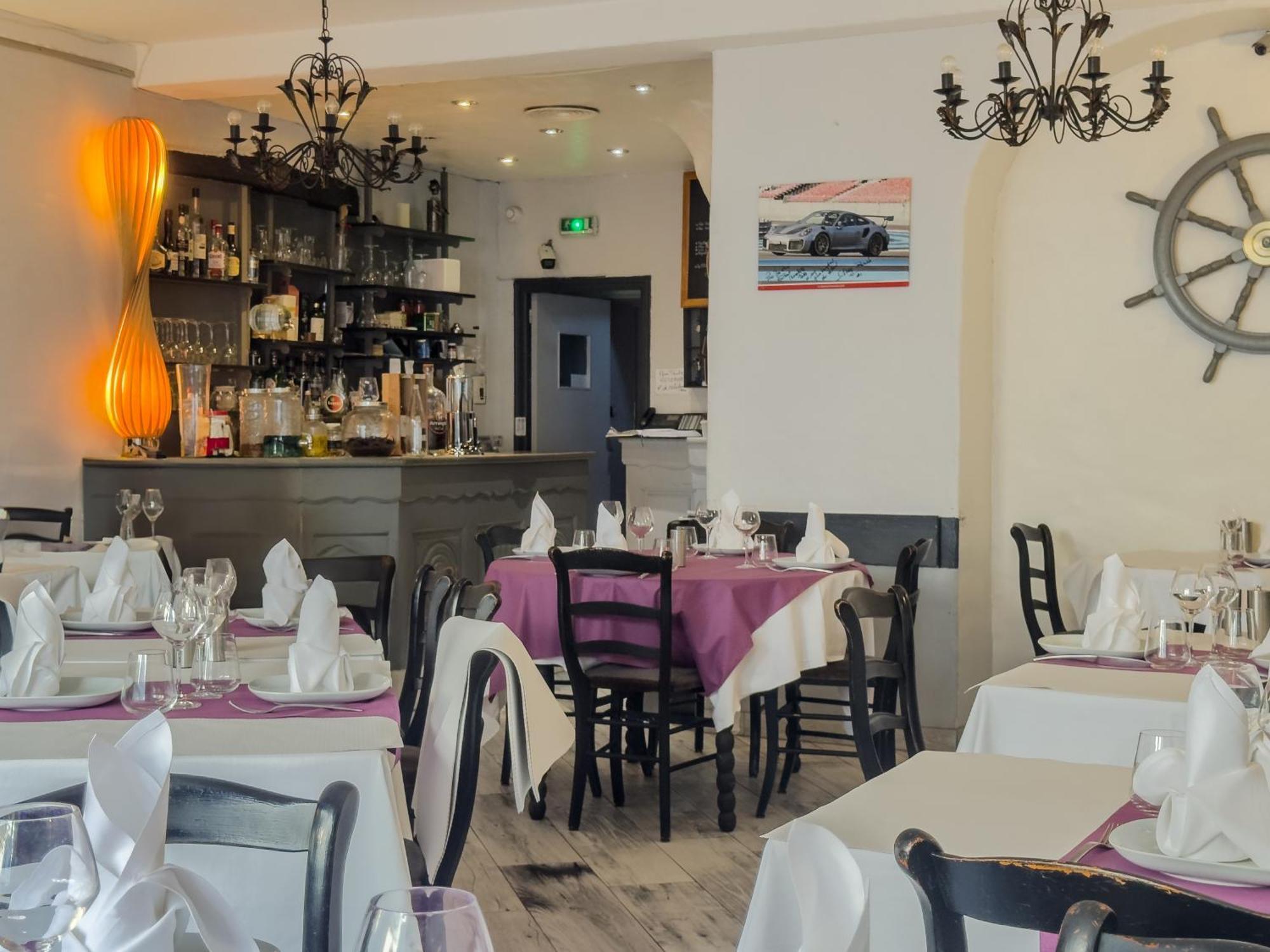 Logis Hotel Les Chardons Bleus Restaurant Le Bistrot De La Mer Роскофф Екстер'єр фото