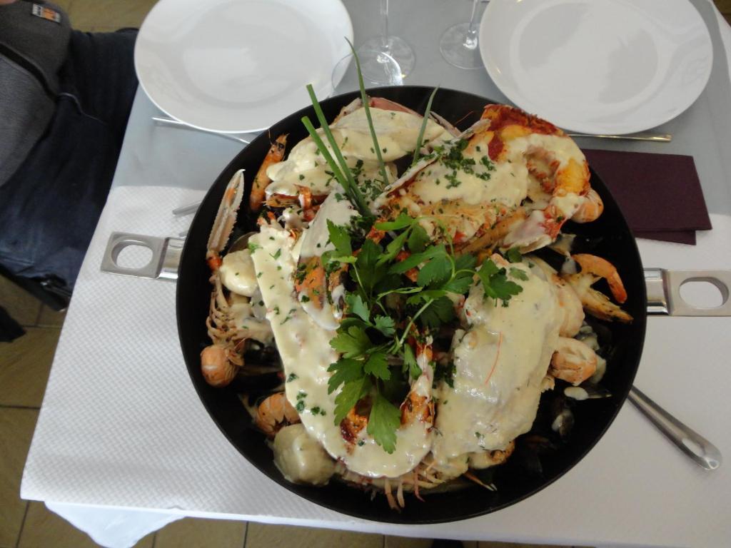 Logis Hotel Les Chardons Bleus Restaurant Le Bistrot De La Mer Роскофф Екстер'єр фото