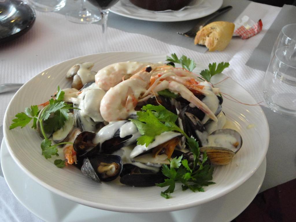 Logis Hotel Les Chardons Bleus Restaurant Le Bistrot De La Mer Роскофф Екстер'єр фото