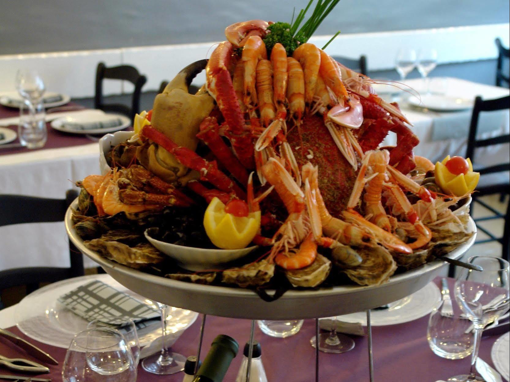 Logis Hotel Les Chardons Bleus Restaurant Le Bistrot De La Mer Роскофф Екстер'єр фото