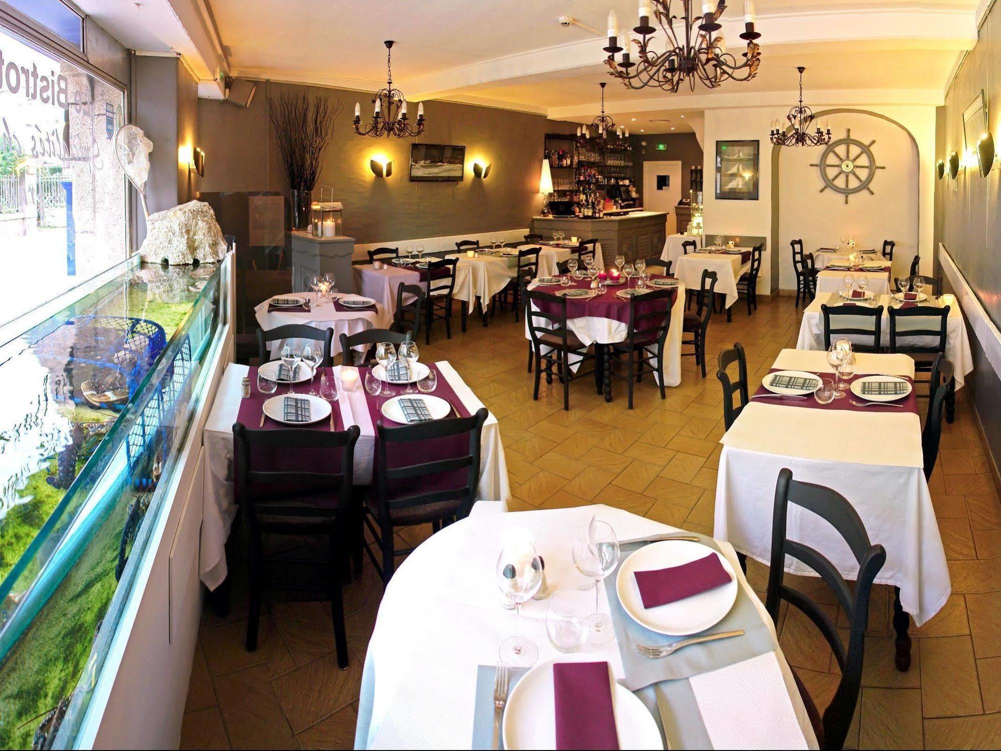 Logis Hotel Les Chardons Bleus Restaurant Le Bistrot De La Mer Роскофф Екстер'єр фото